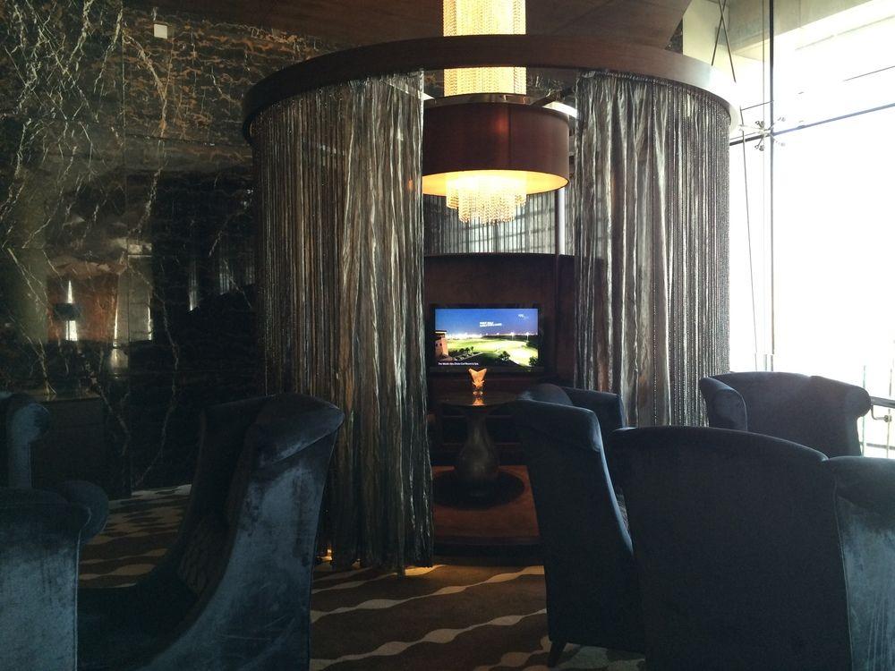 Le Meridien City Centre Bahrain Манама Екстер'єр фото The lounge at the airport