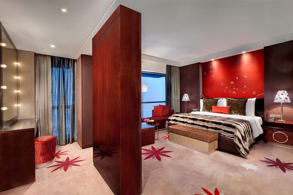 Le Meridien City Centre Bahrain Манама Екстер'єр фото A bedroom at the hotel