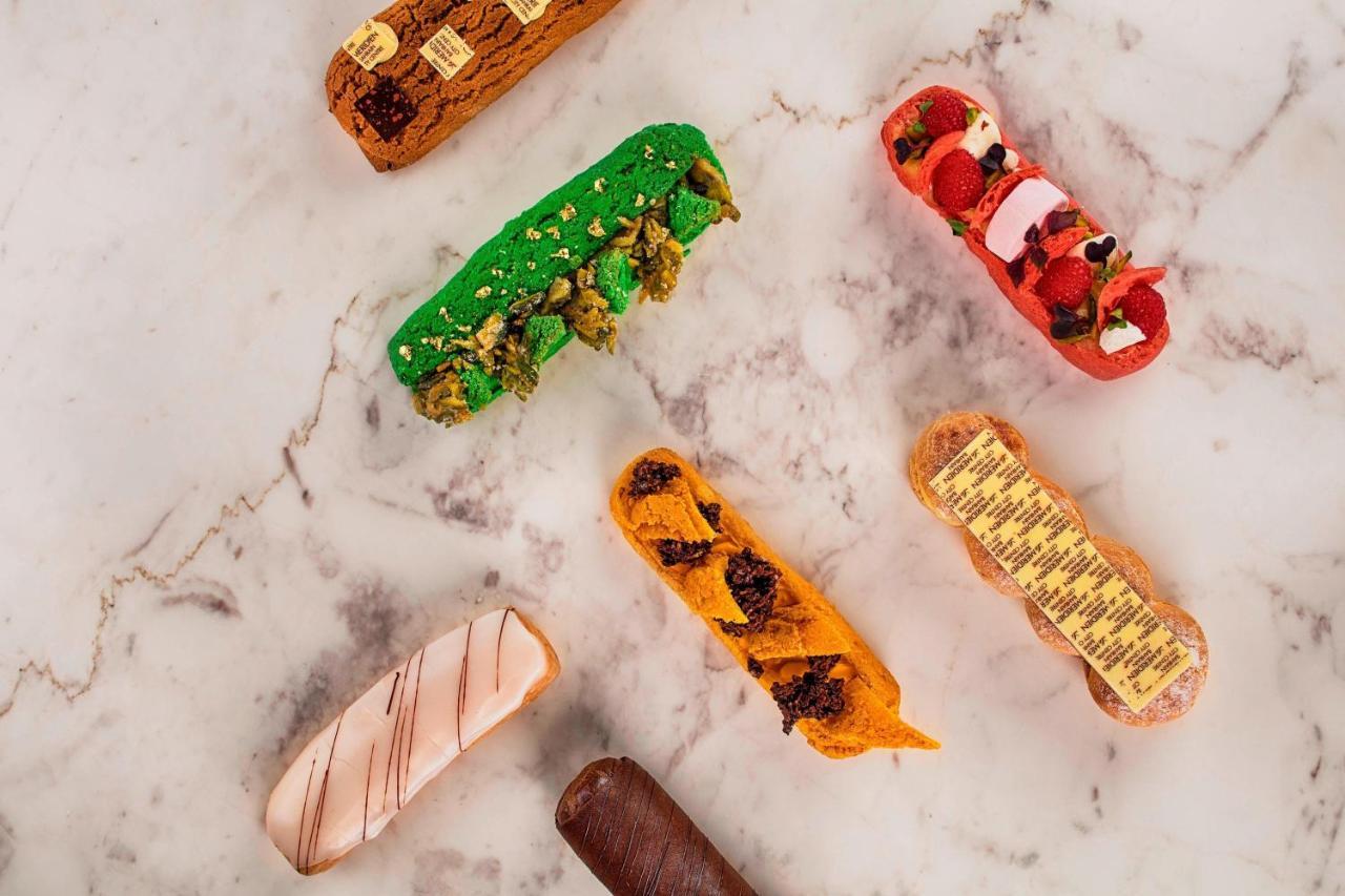 Le Meridien City Centre Bahrain Манама Екстер'єр фото An assortment of éclairs