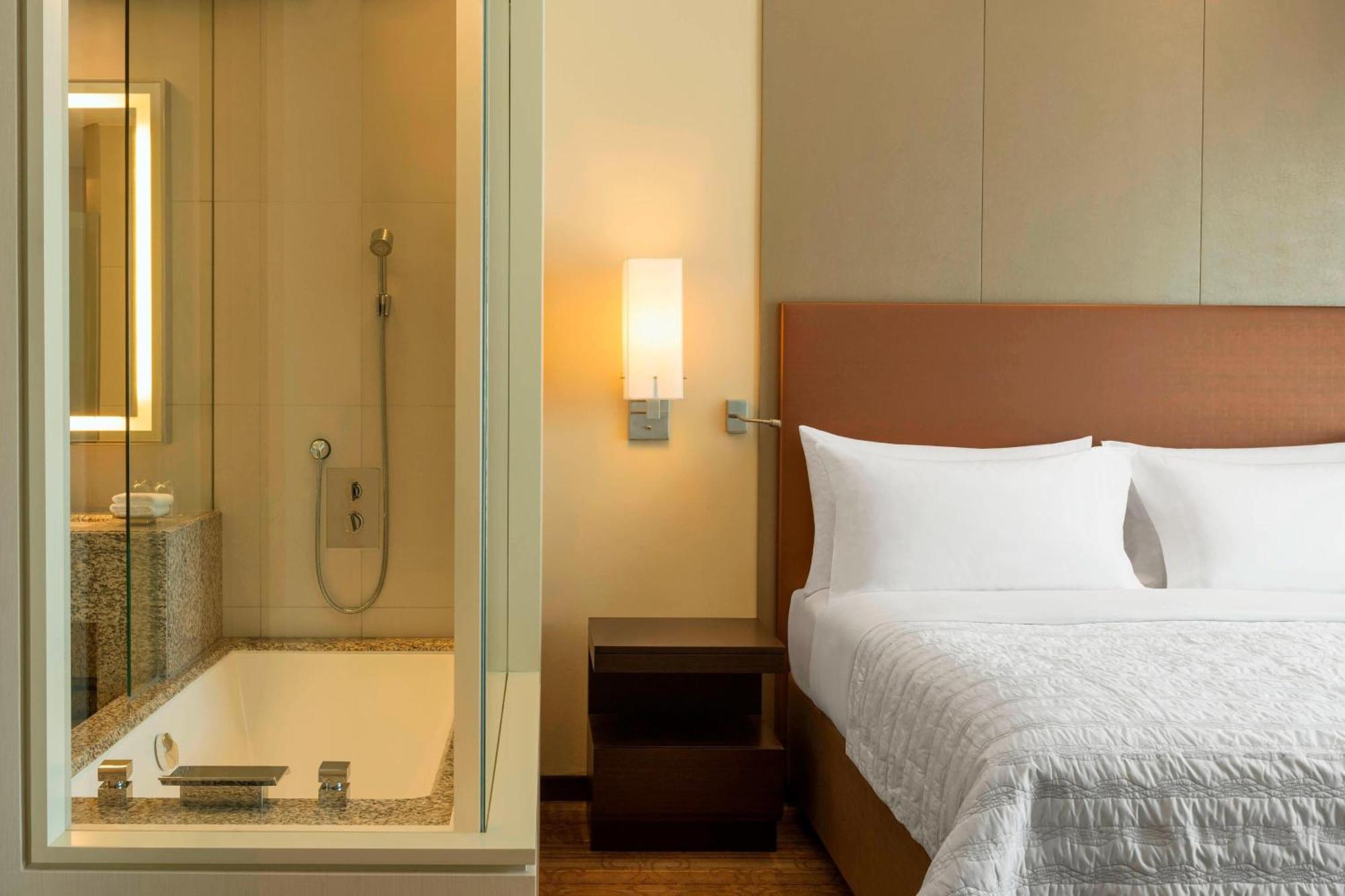 Le Meridien City Centre Bahrain Манама Екстер'єр фото A room at the hotel
