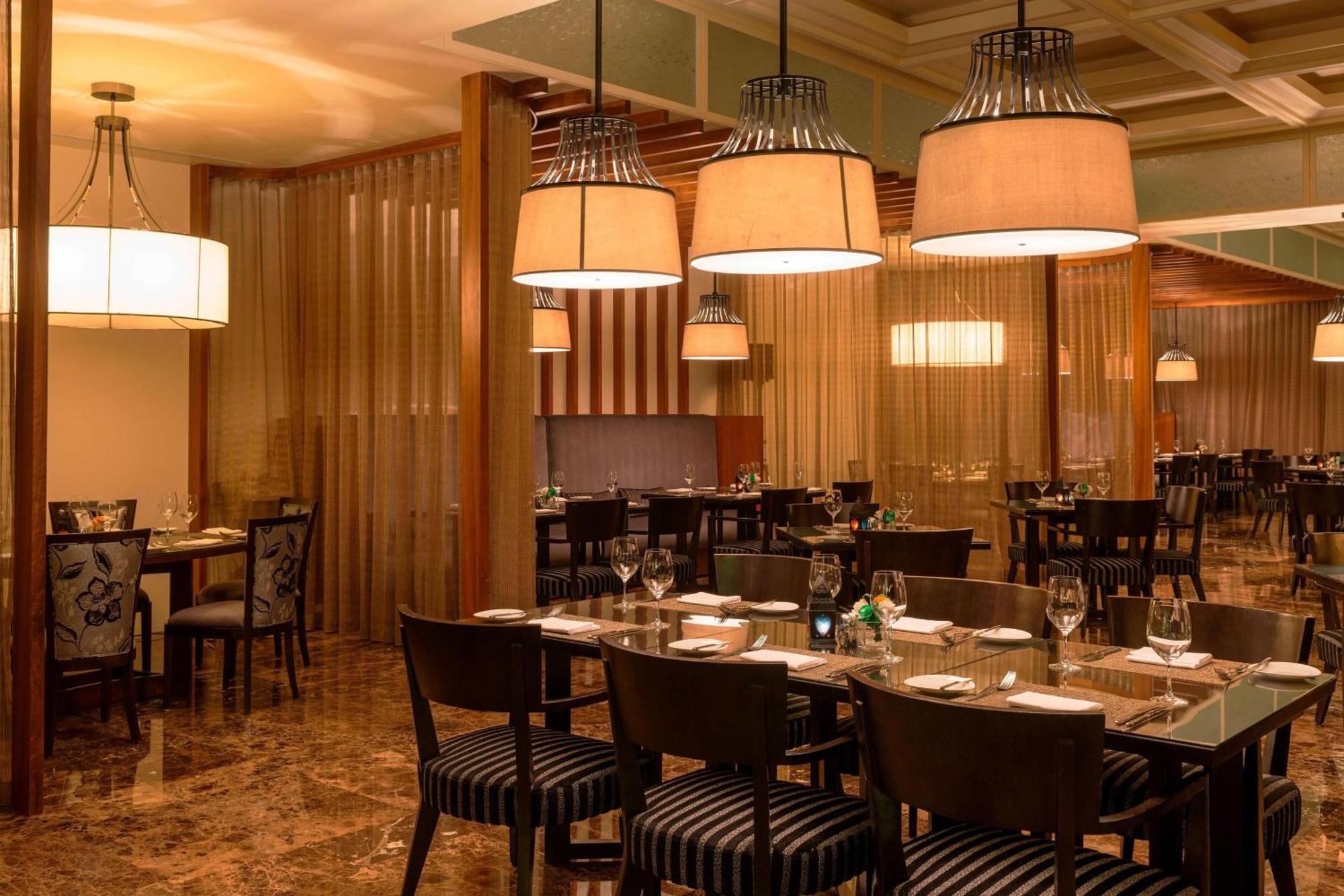 Le Meridien City Centre Bahrain Манама Екстер'єр фото The interior of the restaurant